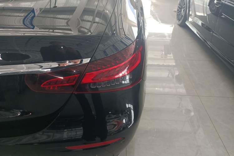 Used Mercedes-Benz E-Class 2022 Second Facelift E 300 L Fashion Edition
