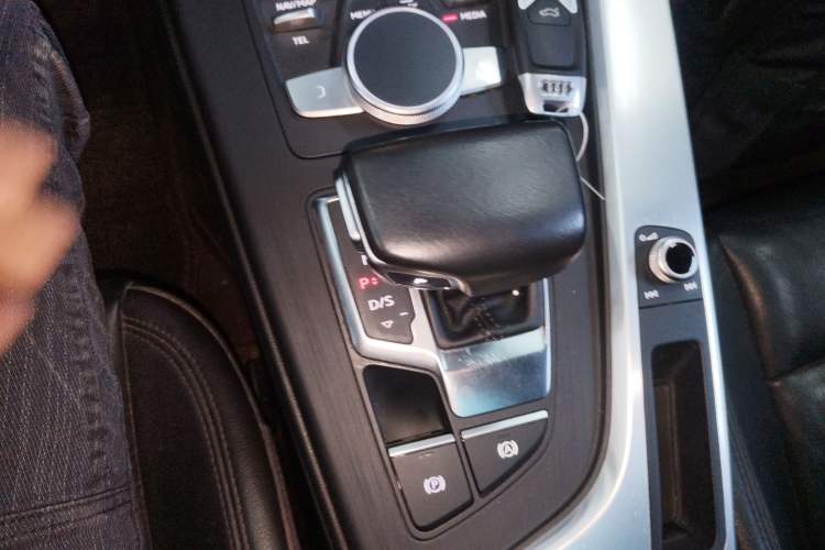 Used Audi A4L 2018 30th Anniversary Edition 40 TFSI Fashion Model
