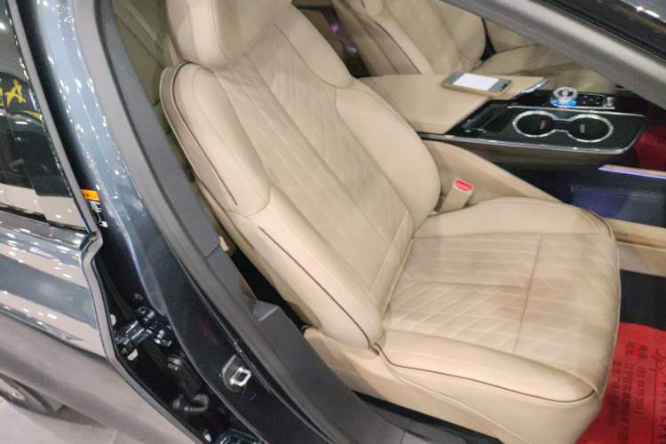 Used Cadillac LYRIQ 2022 Rear-Drive Long-Range Prestige Edition
