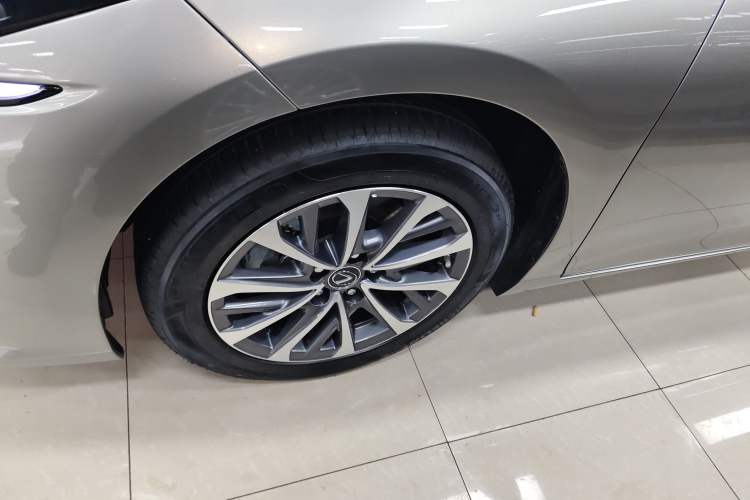Used Lexus ES 2025 300h Deluxe Edition
