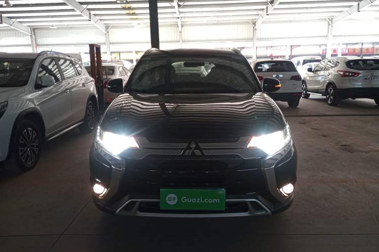 Used Mitsubishi Outlander 2019 2.0L Two-Wheel Drive Comfort Edition 7-Seater China VI Standard
