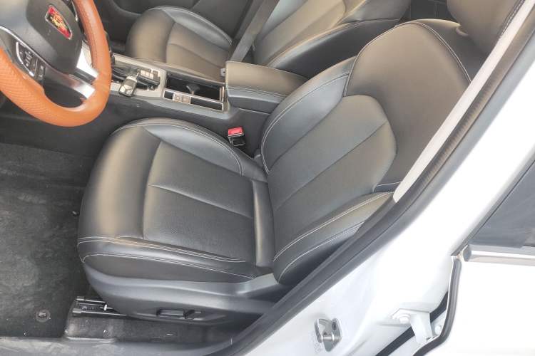 Used Roewe RX5 2019 20T Two-Wheel Drive Automatic Ali Smart Connectivity Platinum Edition
