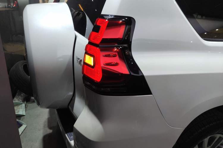 Used Toyota Prado 2018 3.5L Automatic TX-L with Rear-Mounted Spare Tire
