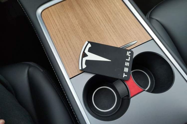 Used Tesla Model Y 2021 Long-Range All-Wheel-Drive Version 3D7