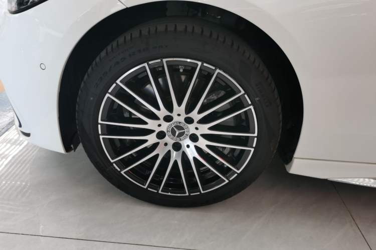 Used Mercedes-Benz C-Class 2024 Second Facelift C 260 L Sport Edition
