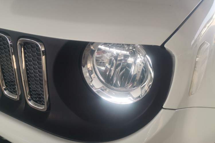 Used  Renegade 2017 180T Automatic Kinetic Edition+