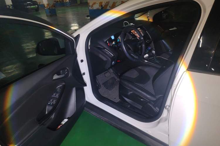 Used Ford Focus 2015 Hatchback 1.6L Automatic Fashion Edition
