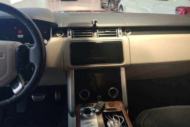 Used Land Rover Range Rover 2018 5.0 SC V8 AB Prestige Extended Version
