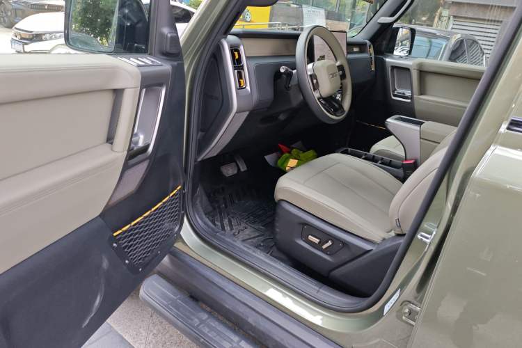 Used  V23 2025 501 Four-Wheel Drive Intelligent Driving Version
