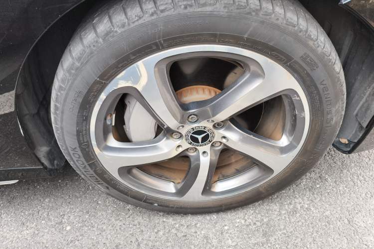 Used Mercedes-Benz E-Class 2019 E 300 L Sporty and Stylish Model
