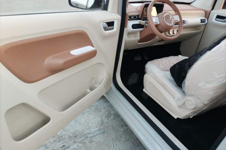 Used Wuling Hongguang MINIEV 2024 3rd Generation 215km Youth Edition
