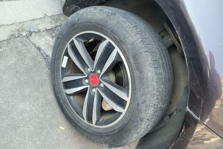 Used Geely Auto GX7 2015 Classic Edition 1.8L Manual Elite Model China V Standard
