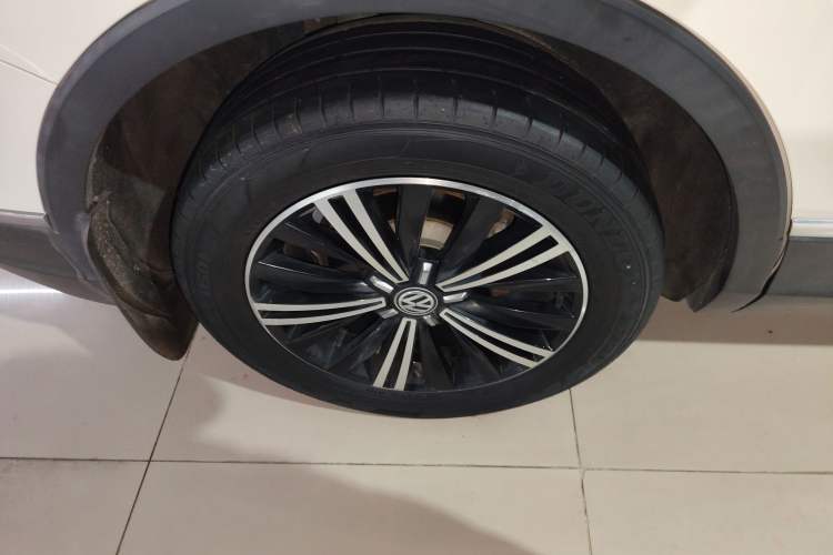 Used Volkswagen Tiguan L 2019 Updated Version 330TSI Automatic Two-Wheel Drive Panoramic Comfort Edition China VI Standard
