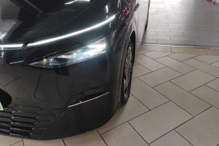 Used XPeng X9 2024 702 Ultra-Long Range Max
