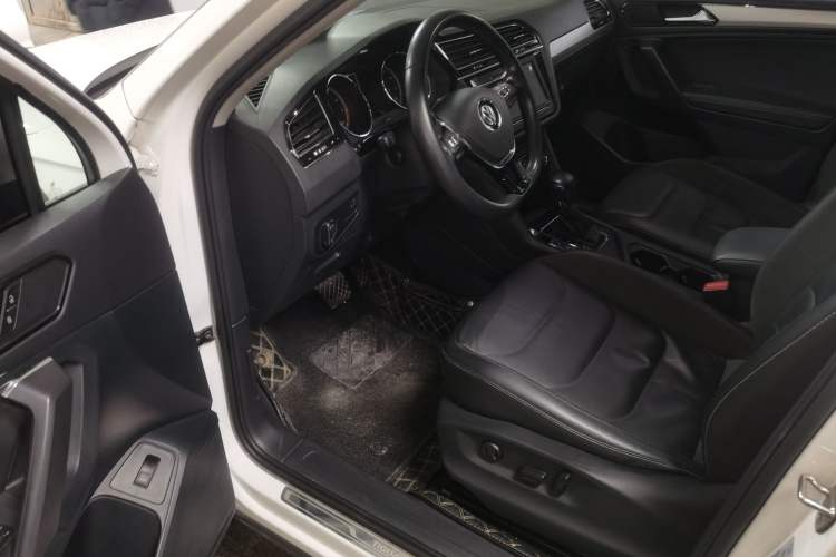 Used Volkswagen Tiguan L 2019 330TSI Automatic Two-Wheel Drive Smart Luxury Version China VI Standard
