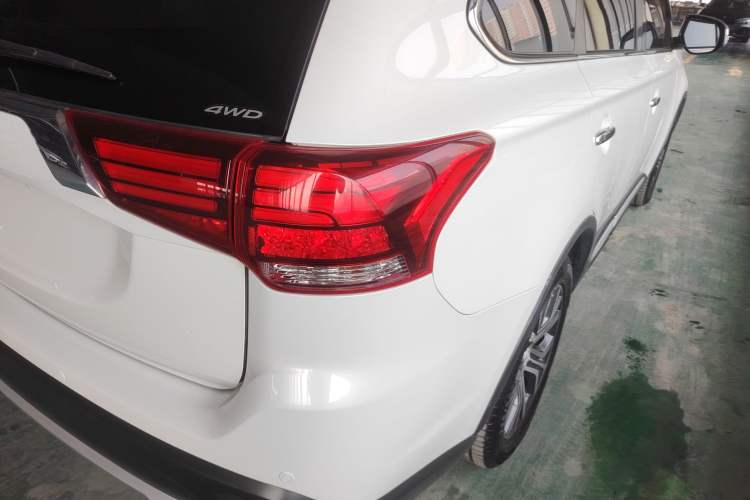 Used Mitsubishi Outlander 2016 2.4L 4x4 Elite Edition 5 Seats