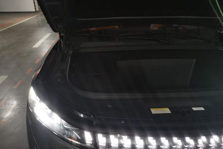 Used Dongfeng eπ eπ008 
