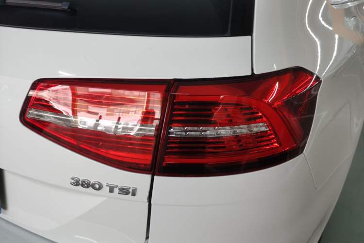 Used Volkswagen Variant 2017 380TSI Two-Wheel Drive Comfort Edition
