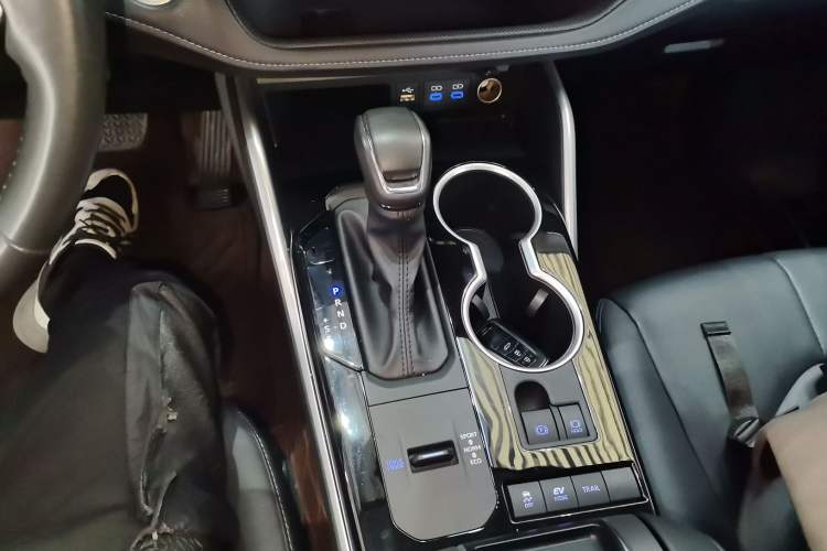 Used Toyota Highlander 2022 Dual-Engine 2.5L Four-Wheel Drive Prestige Version 7 Seats
