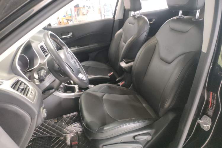 Used  Compass 2017 200T Automatic Family Edition
