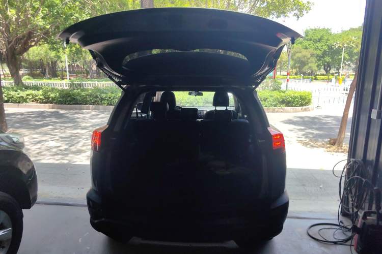 Used Toyota RAV4 2015 2.0L CVT Two-Wheel Drive Fashion Edition
