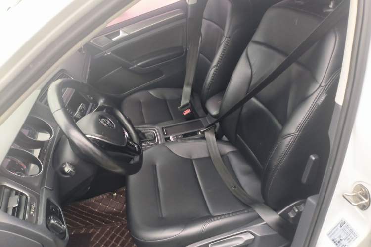 Used Volkswagen Golf 2016 230TSI Automatic Comfort Version
