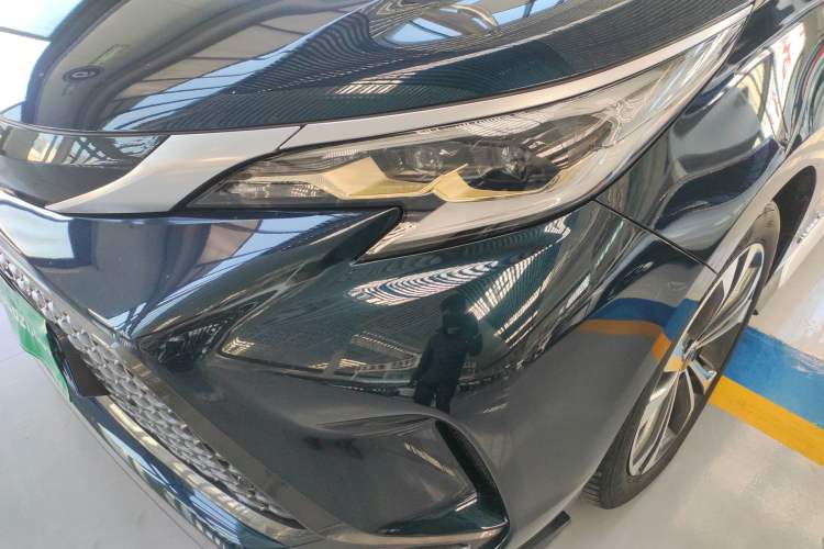 Used Toyota Granvia 2023 2.5L Hybrid Flagship VIP Edition
