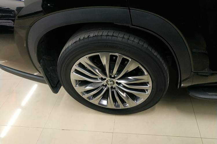 Used Toyota Highlander 2022 Dual-Engine 2.5L Four-Wheel Drive Prestige Version 7 Seats
