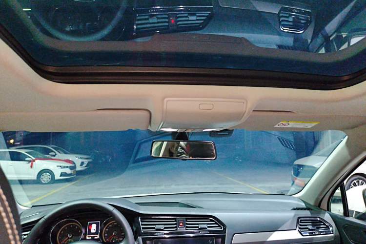 Used Volkswagen Tiguan L 2019 Updated Version 330TSI Automatic Two-Wheel Drive Panoramic Comfort Edition China VI Standard
