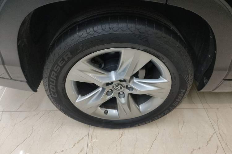 Used Toyota Highlander 2018 2.0T Four-Wheel Drive Luxury Edition 7 Seats China V Emission Standard
