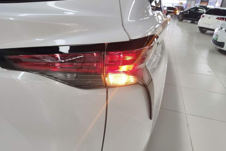 Used Toyota Granvia 2023 2.5L Hybrid Comfort Edition
