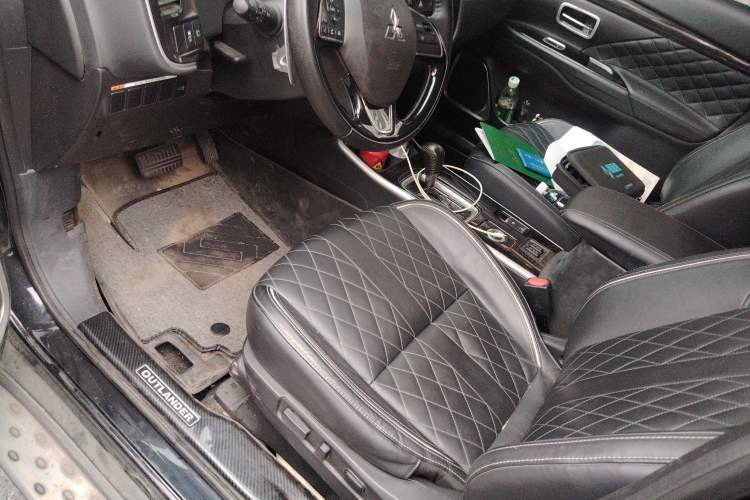 Used Mitsubishi Outlander 2020 2.4L 4x4 Zhi Xiang Edition 7-Seater
