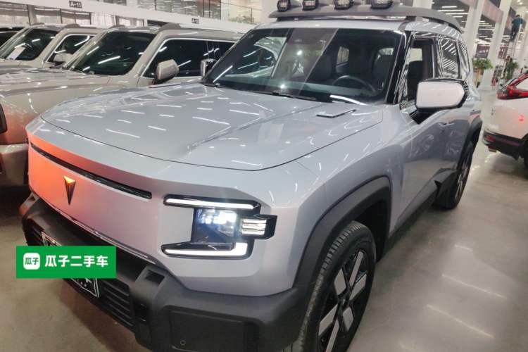 Used  G318 2024 Four-Wheel-Drive Air Suspension Model