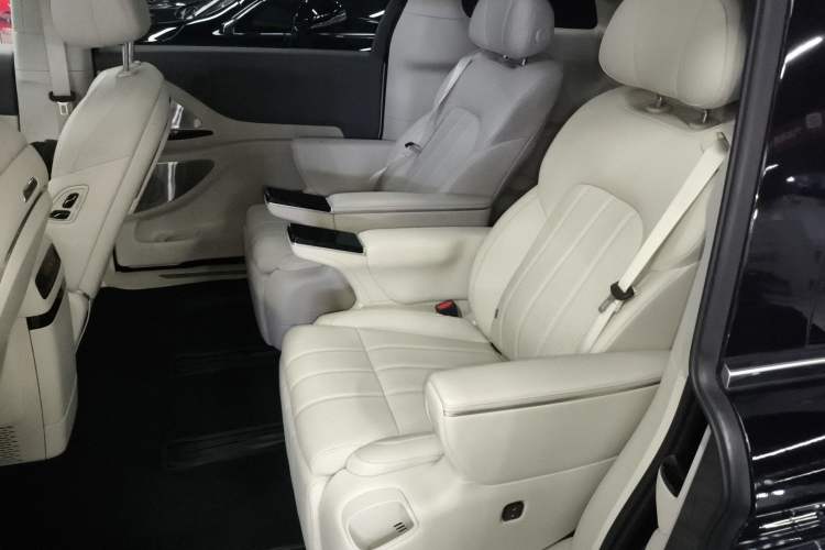 Used VOYAH Dream 2025 PHEV Four-Wheel Drive Prestige Kunpeng Edition
