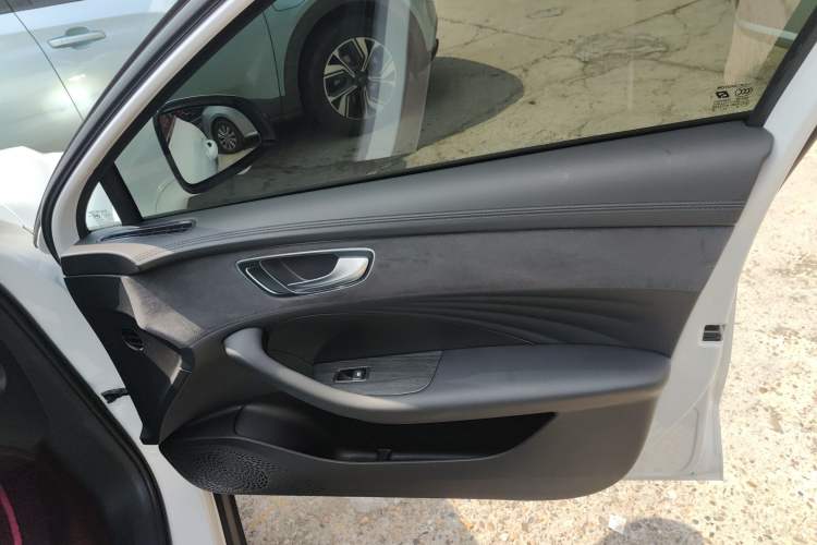 Used Roewe D7 2025 DMH 125km World Champion Excellence Edition
