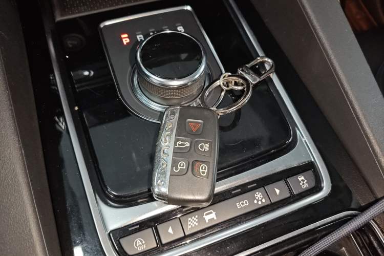 Used Jaguar F-PACE 2018 2.0T Four-Wheel Drive Urban Luxury Edition
