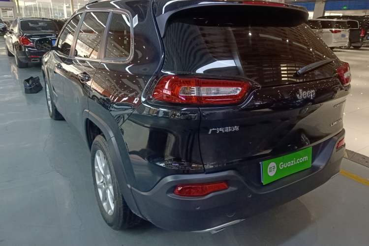 Used  Cherokee 2017 2.0L Superior Edition