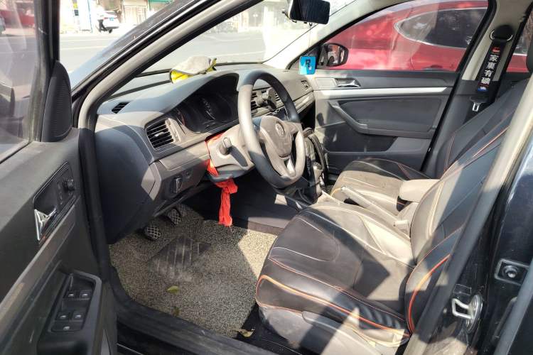 Used Volkswagen Lavida 2015 1.6L Manual Fashion Edition
