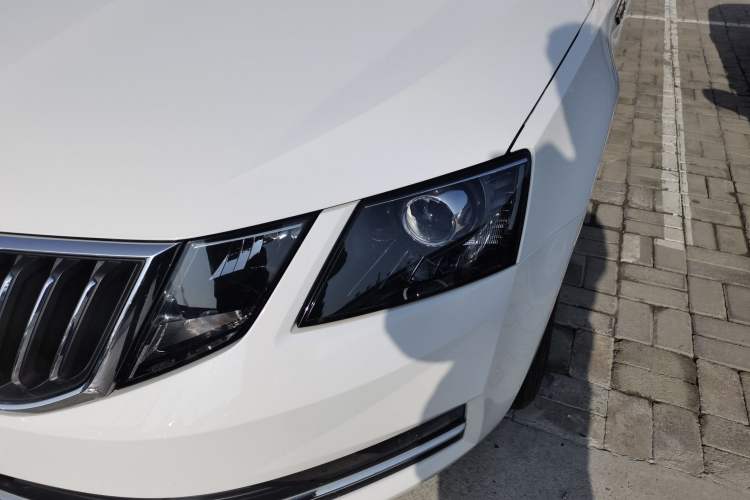 Used Skoda Octavia 2019 1.5L Automatic Smart Drive Luxury Edition China VI Standard
