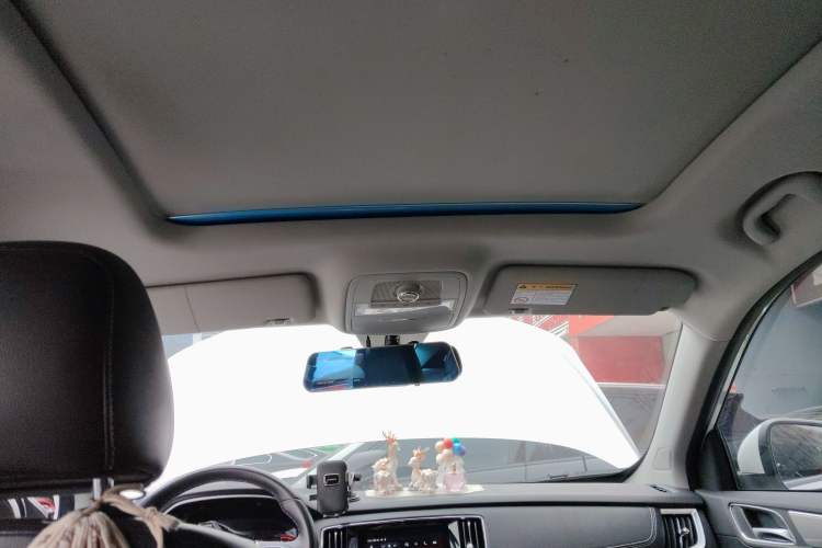 Used Roewe RX5 2016 30T Two-Wheel Drive Automatic Internet Smart Edition
