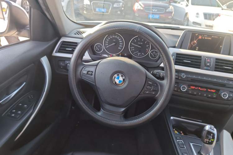 Used BMW 3 Series 2015 320i Luxury Line Stylish Edition