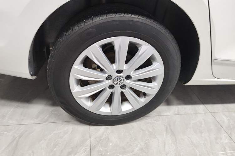 Used Volkswagen Bora 2016 1.6L manual Comfort trim level
