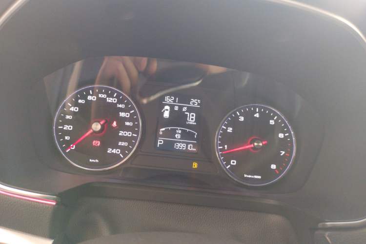 Used Roewe RX5 2016 20T Two-Wheel Drive Automatic Internet Smart Edition
