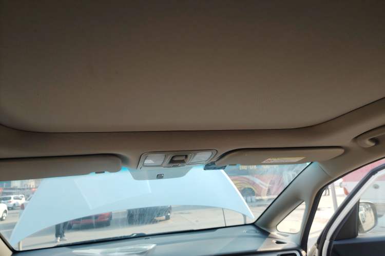 Used Kia Carens 2013 2.0L 5-Seater Automatic Standard Version China IV Standard