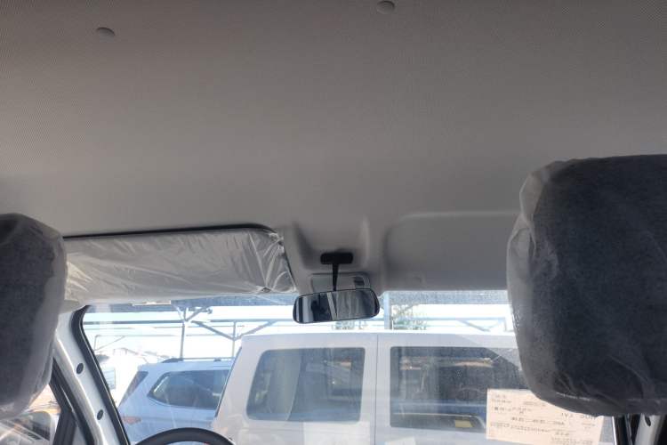 Used Wuling Yangguang 2024 300KM Comfort Version Passenger Van 75kW
