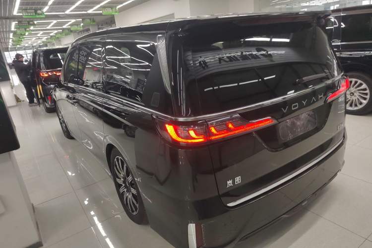 Used VOYAH Dream 2025 EV Four-Wheel Drive Flagship Kunpeng Edition
