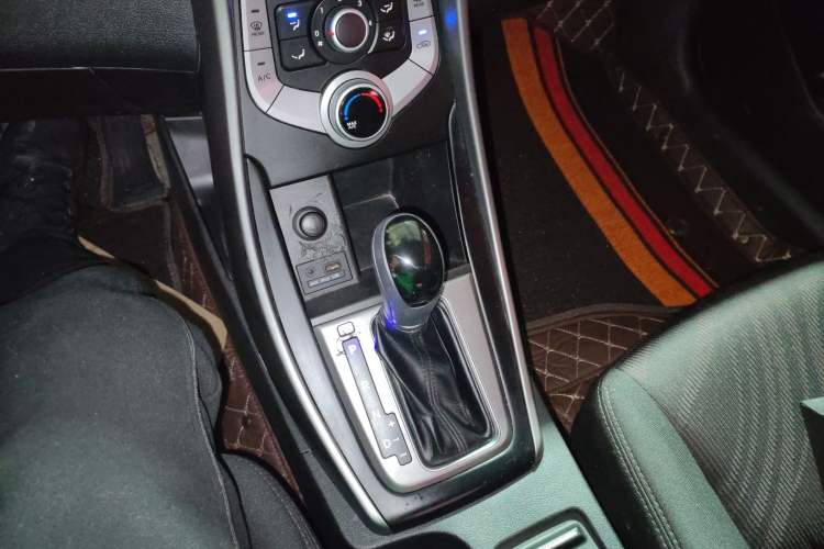 Used Hyundai Elantra 2015 1.6L Automatic Fashion Model
