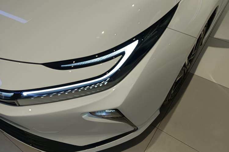 Used Toyota Corolla 2026 Model 1.8L Dual-Engine Elite Edition
