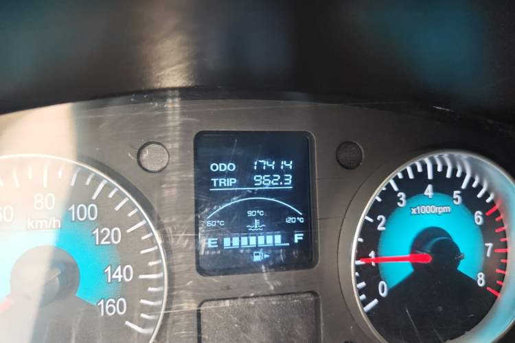 Used Jinbei Hiace X30 2023 1.5L Super-Comfortable Passenger Van 5/6/7-Seater Non-Air-Conditioned Version Model SWC15M