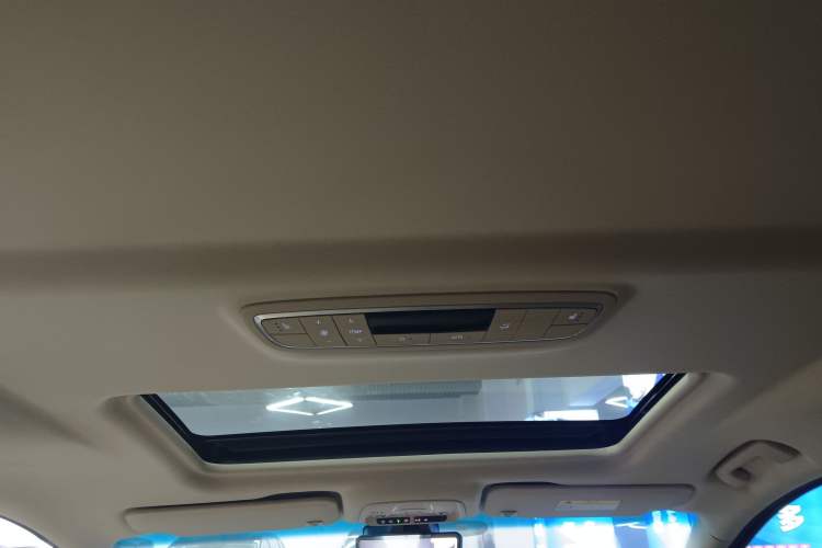 Used Buick GL8 2022 ES Landtrek 653T Luxury Edition